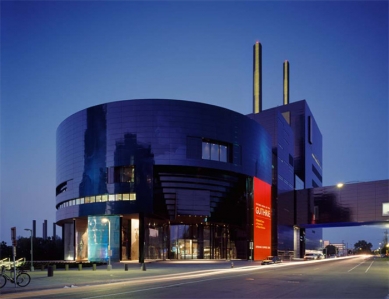 Guthrie Theater - Guthrie exterior – View from 2nd Street, Dusk - foto: © Roland Halbe