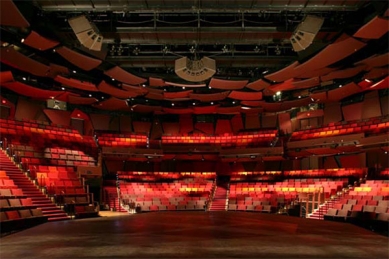 Guthrie Theater - 1100 Seat Wurtele Thrust Stage - foto: © Gallop Studios