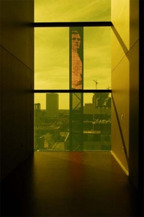 Guthrie Theater - Dowling Studio Lobby – view towards downtown Minneapolis - foto: © Amanda Ortland