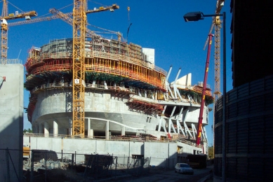 Mercedes Benz Museum - Fotografie z průběhu stavby - foto: Milena Kubiszová, 2003