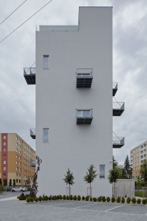   Prefab house in  Rimavska Sobota - foto: BoysPlayNice