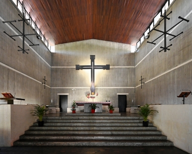 Farní kostel sv. Jindřicha - foto: Petr Šmídek, 2021