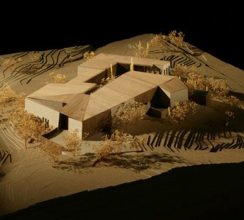 Dům s pouštním dvorem - Fotografie modelu - foto: Wendell Burnette Architects
