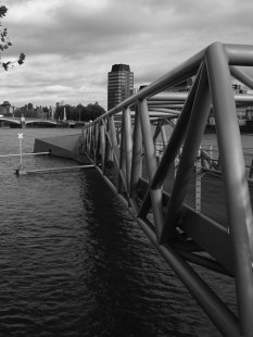 Millbank Millennium Pier - foto: © Pavel Nasadil, 2005