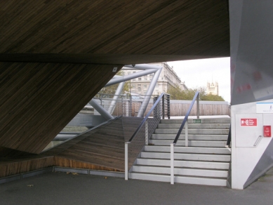 Millbank Millennium Pier - foto: © Pavel Nasadil, 2005