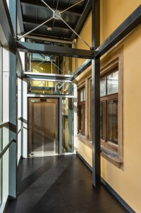 Rekonstrukce Muzea Kroměřížska - Přístavba pavlače s výtahem - foto: Libor Stavjaník / TOAST Studio