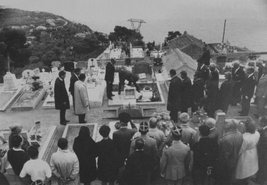 Hrob Le Corbusiera a jeho ženy Yvonne - Uložení urny 4. září 1965