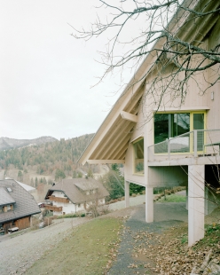Dům ve svahu - foto: © Rasmus Norlander, Curych