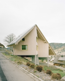 House on a Hill - foto: © Rasmus Norlander, Curych