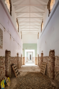 Sociální centrum El Roser - Fotografie původního stavu - foto: Adrià Goula