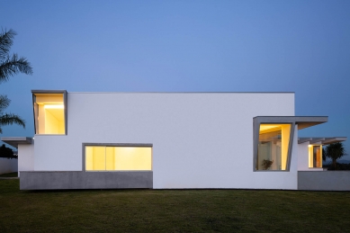 House in Brufe - foto: © Ivo Tavares Studio