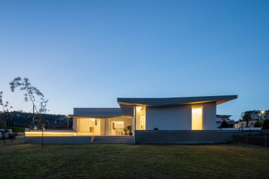 House in Brufe - foto: © Ivo Tavares Studio