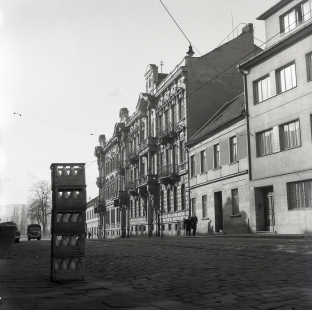 Adaptace bytu pro manžele Herdanovy - Pohled na dvojdům Hlinky 46 a 46a v 50. letech 20. století. Autor snímku Vilém Reichmann - foto: Zdroj Moravské zemské muzeum, Historické oddělení, inv.č. V 234