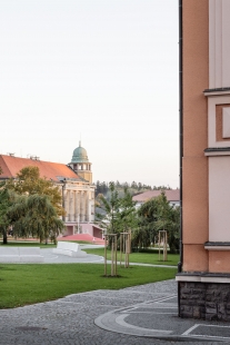 Veřejné prostranství mezi školami - foto: Matej Hakár