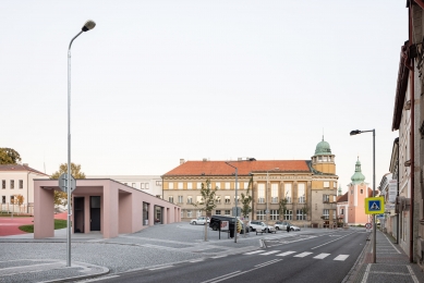 Veřejné prostranství mezi školami - foto: Matej Hakár