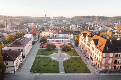 Veřejné prostranství mezi školami - foto: Matej Hakár