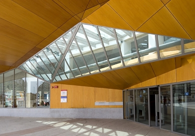 Jaume Fuster Library - foto: © Ester Havlová, 2006