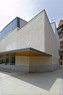 Jaume Fuster Library - foto: © Ester Havlová, 2006