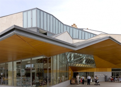 Jaume Fuster Library - foto: © Ester Havlová, 2006