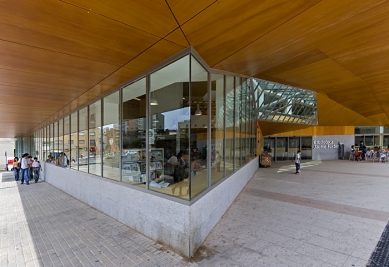 Jaume Fuster Library - foto: © Ester Havlová, 2006