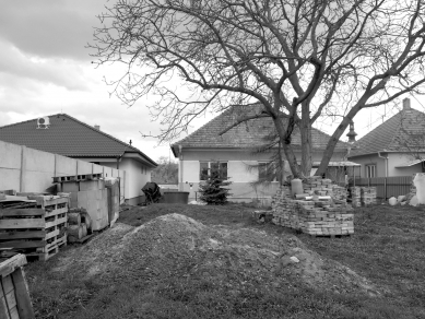 Rodinný dom pod orechom - Fotografie původního stavu - foto: Šercel Švec