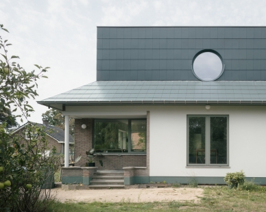 A House With A Hat - foto: Stijn Bollaert