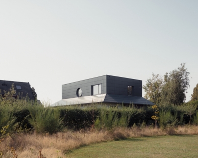 A House With A Hat - foto: Stijn Bollaert