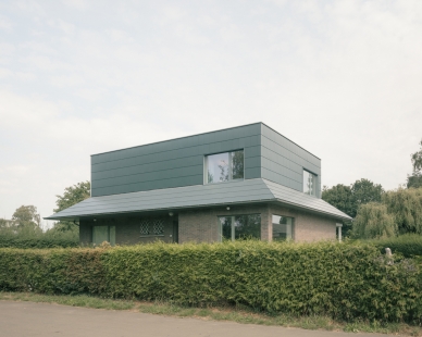 A House With A Hat - foto: Stijn Bollaert