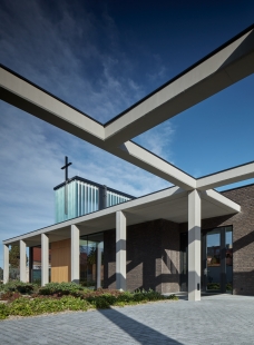 Brethren Church Christian Community Centre - foto: BoysPlayNice