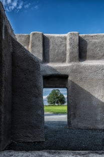 The Mašín Farm - A Memorial to the Three Eras of Czech resistence - Několik vrstev stříkaného betonu tvoří spolu s ocelovou výztuží ochrannou skořepinu respektující formu původního kamenného a smíšeného zdiva - foto: Benedikt Markel