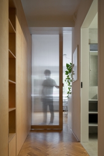 Apartment with a wooden core - foto: Alex Shoots Buildings