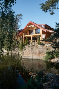 Rezidence nad zatopeným lomem - foto: Petr Polák