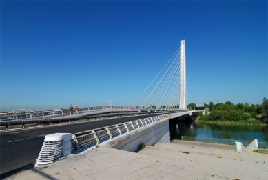 Alamillo Bridge & Cartuja Viaduct - foto: Petr Šmídek, 2011