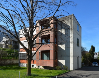 Appartment building at Hauptstrasse - foto: Petr Šmídek, 2015