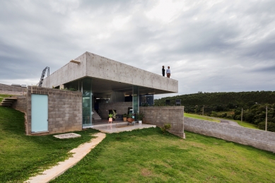 House in Salto de Pirapora - foto: André Scarpa