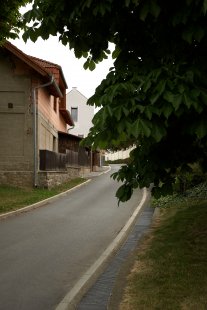 House with two flats in Koloděje - foto: Jiří Alexander Bednář