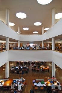 Univerzitní knihovna v Aveiro - foto: Petr Šmídek, 2011