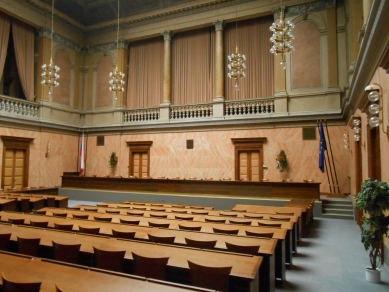  Interiér Ústavního soudu v Brně - Původní stav - sněmovní sál