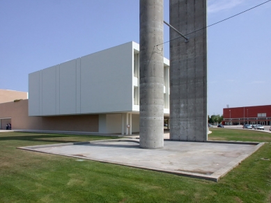 Water Tower - foto: Petr Šmídek, 2006