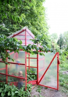 Fiberglasshouse - small community greenhouse - foto: ertepl architektura