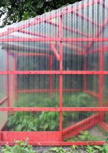Fiberglasshouse - small community greenhouse - foto: ertepl architektura