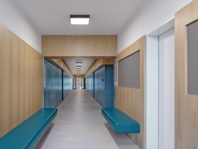 Rekonstrukce polikliniky Lesná - interiér - foto: KIVA