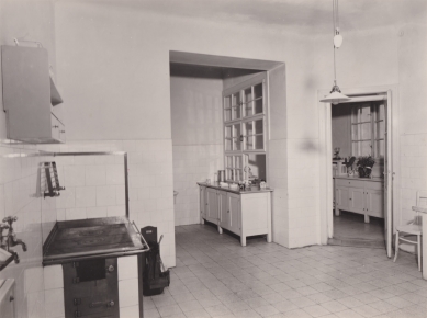 Felixe Blocha Villa - Vila Felixe Blocha, kitchen, probably the 1930s. - foto: rodinný archiv Gianna Panofsky