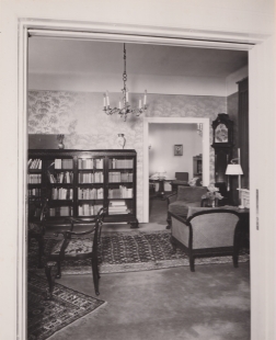 Felixe Blocha Villa - Vila Felixe Blocha, view from the dining room through the reception room into the salon, probably 1930s. - foto: rodinný archiv Gianna Panofsky