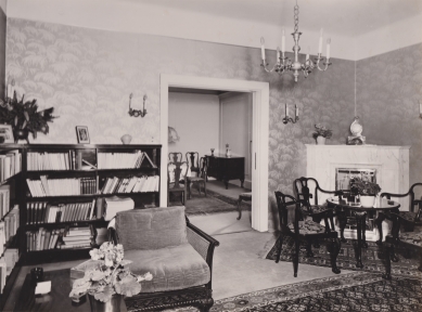 Felixe Blocha Villa - Vila Felixe Blocha, view from the reception room into the dining room, probably 1930s. - foto: rodinný archiv Gianna Panofsky