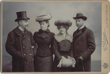 Felixe Blocha Villa - From the left, Felix, Luise, Lisbet, and Johann Bloch in the year 1903 - foto: rodinný archiv Gianna Panofsky