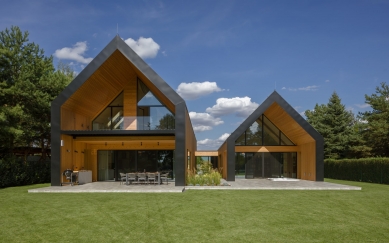 House like two barns  - foto: Yassen Hristov