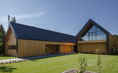 House like two barns  - foto: Yassen Hristov