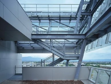 Hypo-Alpe-Adria Bank Headquarters - foto: Roland Halbe