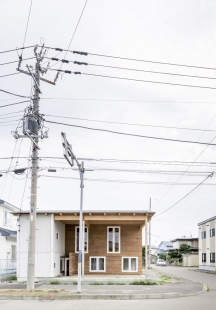 Dům s rozložitou střechou - foto: Ikuya Sasaki